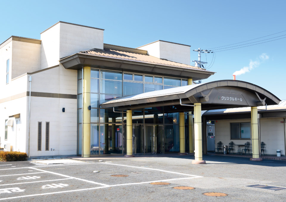 東近江市にあるクリスタルホール能登川の外観